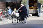 Amsterdam 11 mei 2019
Herma Krabbe met fiets in Amsterdam zuid.