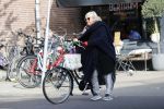 Amsterdam 11 mei 2019
Herma Krabbe met fiets in Amsterdam zuid.