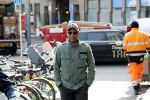 Den Haag 9 april 2019
Humberto tan fluitend op straat onderweg naar Libelle event in Dudok.