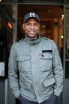 Den Haag 9 april 2019
Humberto tan fluitend op straat onderweg naar Libelle event in Dudok.