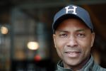 Den Haag 9 april 2019
Humberto tan fluitend op straat onderweg naar Libelle event in Dudok.