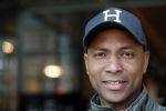 Den Haag 9 april 2019
Humberto tan fluitend op straat onderweg naar Libelle event in Dudok.