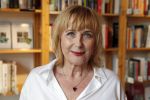 Amsterdam 15 april 2019
Boekpresentatie van Inge Ipenburg bij boekhandel Scheltema.
Simone Kleinsma krijgt het eerste exemplaar.