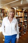 Amsterdam 15 april 2019
Boekpresentatie van Inge Ipenburg bij boekhandel Scheltema.
Simone Kleinsma krijgt het eerste exemplaar.