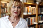 Amsterdam 15 april 2019
Boekpresentatie van Inge Ipenburg bij boekhandel Scheltema.
Simone Kleinsma krijgt het eerste exemplaar.
