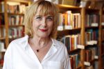 Amsterdam 15 april 2019
Boekpresentatie van Inge Ipenburg bij boekhandel Scheltema.
Simone Kleinsma krijgt het eerste exemplaar.