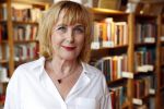 Amsterdam 15 april 2019
Boekpresentatie van Inge Ipenburg bij boekhandel Scheltema.
Simone Kleinsma krijgt het eerste exemplaar.
