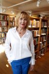 Amsterdam 15 april 2019
Boekpresentatie van Inge Ipenburg bij boekhandel Scheltema.
Simone Kleinsma krijgt het eerste exemplaar.