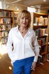 Amsterdam 15 april 2019
Boekpresentatie van Inge Ipenburg bij boekhandel Scheltema.
Simone Kleinsma krijgt het eerste exemplaar.