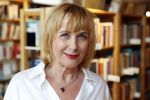 Amsterdam 15 april 2019
Boekpresentatie van Inge Ipenburg bij boekhandel Scheltema.
Simone Kleinsma krijgt het eerste exemplaar.