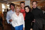 Amsterdam 15 april 2019
Boekpresentatie van Inge Ipenburg bij boekhandel Scheltema.
Simone Kleinsma krijgt het eerste exemplaar. Inge met Paul Groot Casper v Bohemen Erik de Vogel en Carolien de Bruijn