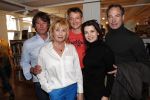 Amsterdam 15 april 2019
Boekpresentatie van Inge Ipenburg bij boekhandel Scheltema.
Simone Kleinsma krijgt het eerste exemplaar. Inge met Paul Groot Casper v Bohemen Erik de Vogel en Carolien de Bruijn