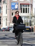 Amsterdam 9 april 2019
Isa Hoes op de fiets in Amsterdam zuid