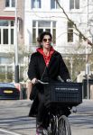 Amsterdam 9 april 2019
Isa Hoes op de fiets in Amsterdam zuid