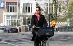 Amsterdam 9 april 2019
Isa Hoes op de fiets in Amsterdam zuid
