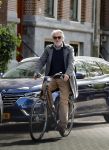 Amsterdam 11 mei 2019
Jeroen Krabbe op de fiets in Amsterdam.