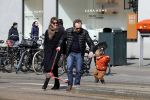 Amsterdam 14 april 2019
Joost Nijsen en Maaike Pereboom met haar zoontje op straat in Amsterdam zuid.