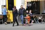 Amsterdam 14 april 2019
Joost Nijsen en Maaike Pereboom met haar zoontje op straat in Amsterdam zuid.