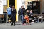Amsterdam 14 april 2019
Joost Nijsen en Maaike Pereboom met haar zoontje op straat in Amsterdam zuid.