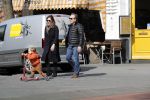Amsterdam 14 april 2019
Joost Nijsen en Maaike Pereboom met haar zoontje op straat in Amsterdam zuid.