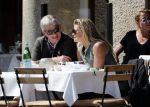 Amsterdam 16 april 2019
Judith Wiersema met (een) vriend op terras.