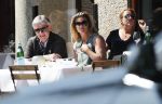 Amsterdam 16 april 2019
Judith Wiersema met (een) vriend op terras.