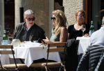 Amsterdam 16 april 2019
Judith Wiersema met (een) vriend op terras.