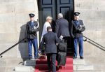 Amsterdam 9 april 2019
Diner met corps diplomatique in het paleis op de dam.
Aanwezig Koning Willem Alexander Koningin Maxima Prinses Beatrix en prinses Margriet. Kapster visagiste Maxima