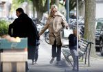 Amsterdam 11 mei 2019
Lieke v Lexmond met haar zoons die een ijsje eten.