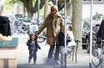 Amsterdam 11 mei 2019
Lieke v Lexmond met haar zoons die een ijsje eten.