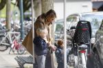 Amsterdam 11 mei 2019
Lieke v Lexmond met haar zoons die een ijsje eten.