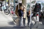 Amsterdam 11 mei 2019
Lieke v Lexmond met haar zoons die een ijsje eten.