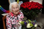 Aalsmeer 3 april 2019
Mevr Pieterson 100 jaar oud en 40 jaar story abonee