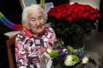 Aalsmeer 3 april 2019
Mevr Pieterson 100 jaar oud en 40 jaar story abonee