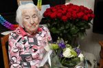 Aalsmeer 3 april 2019
Mevr Pieterson 100 jaar oud en 40 jaar story abonee