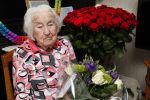Aalsmeer 3 april 2019
Mevr Pieterson 100 jaar oud en 40 jaar story abonee