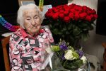 Aalsmeer 3 april 2019
Mevr Pieterson 100 jaar oud en 40 jaar story abonee