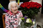 Aalsmeer 3 april 2019
Mevr Pieterson 100 jaar oud en 40 jaar story abonee