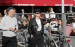 Amsterdam 9 mei 2019
Surpisefeestje voor Ruud de Wild georganiseerd door zijn ex vrouw Aafke.
Olcay Gulsen is eer natuurlijk bij. ze gingen varen met boot op grachten Amsterdam.