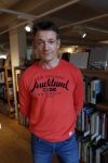 Amsterdam 15 april 2019
Boekpresentatie van Inge Ipenburg bij boekhandel Scheltema.
Simone Kleinsma krijgt het eerste exemplaar. Paul Groot