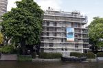 Amsterdam 5 mei 2019
Prins Bernhard zijn hui staat in de steigers en op de steiger vmaakt hij reclame voor zijn boten merk Waterdream.