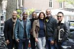 Amsterdam 9 mei 2019
Ruud Gullit en zijn vriendin Karin de Rooij komen replay tegen op de cornelis schuytstraat.