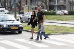 Alkmaar 3 april 2019
Rolf Tangel met zijn zoontje Romario en zijn zwangere vriendin op weg om een echo te maken.
