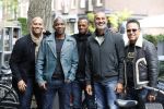 Amsterdam 9 mei 2019
Ruud Gullit en zijn vriendin Karin de Rooij komen replay tegen op de cornelis schuytstraat.