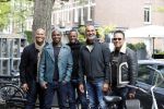 Amsterdam 9 mei 2019
Ruud Gullit en zijn vriendin Karin de Rooij komen replay tegen op de cornelis schuytstraat.