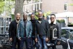 Amsterdam 9 mei 2019
Ruud Gullit en zijn vriendin Karin de Rooij komen replay tegen op de cornelis schuytstraat.