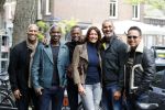 Amsterdam 9 mei 2019
Ruud Gullit en zijn vriendin Karin de Rooij komen replay tegen op de cornelis schuytstraat.