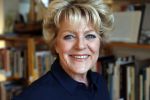 Amsterdam 15 april 2019
Boekpresentatie van Inge Ipenburg bij boekhandel Scheltema.
Simone Kleinsma krijgt het eerste exemplaar.