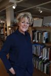 Amsterdam 15 april 2019
Boekpresentatie van Inge Ipenburg bij boekhandel Scheltema.
Simone Kleinsma krijgt het eerste exemplaar.
