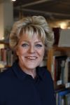 Amsterdam 15 april 2019
Boekpresentatie van Inge Ipenburg bij boekhandel Scheltema.
Simone Kleinsma krijgt het eerste exemplaar.